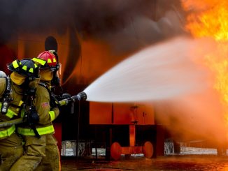 Feuerwehr löscht Brand