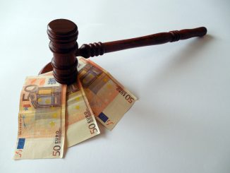 Geld unter Hammer
