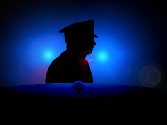 Polizist im Blaulicht