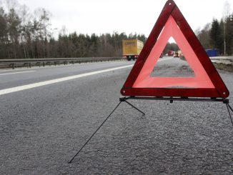 Warndreieck auf Autobahn