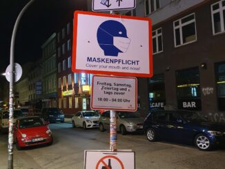 Corona-typische Beschilderung auf der Reeperbahn