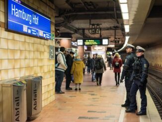 Eine Streife der Bundespolizei im Hamburger Hbf