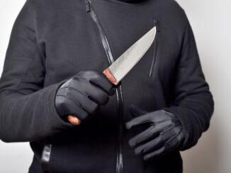 Mann mit Messer