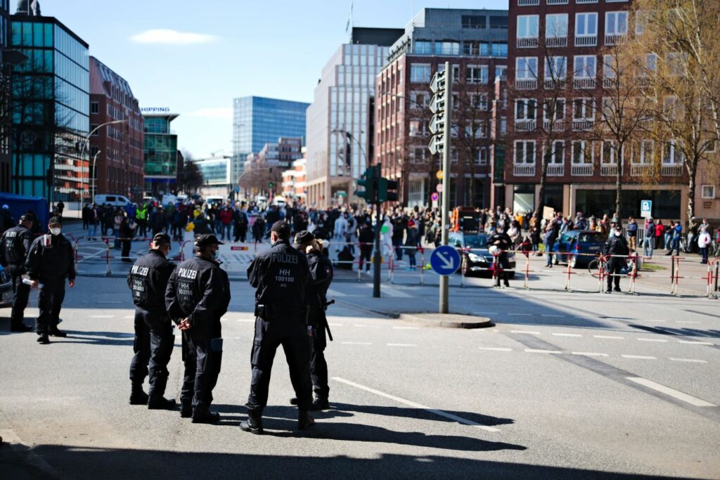 Polizei sichert den Demonstrationsbereich