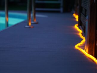 Pool mit Lichterkette