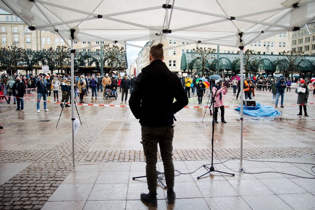 Redner auf der Demo vom 13.03.2021