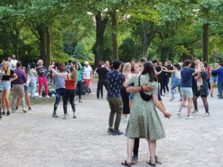 Tanzgruppe im Stadtpark I