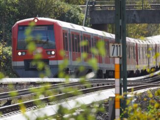 Zug der Linie S3